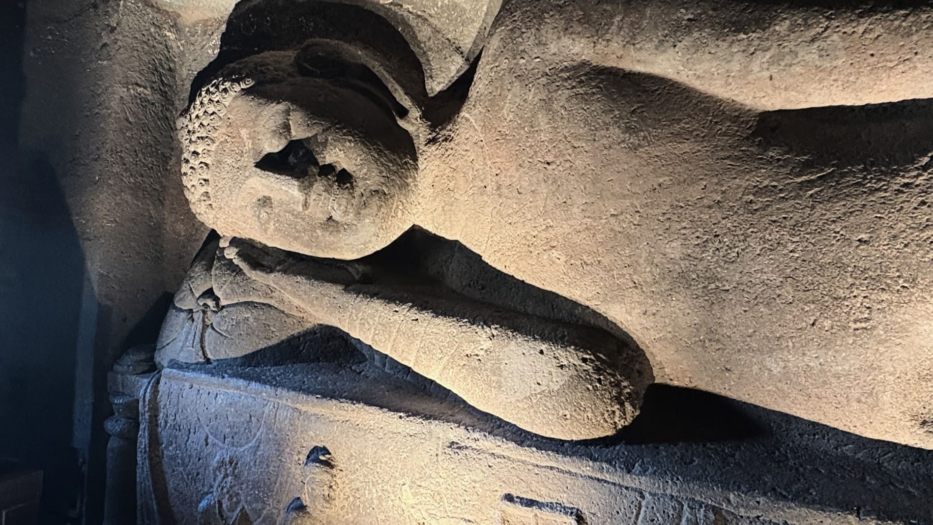 アジャンタ石窟群　涅槃像