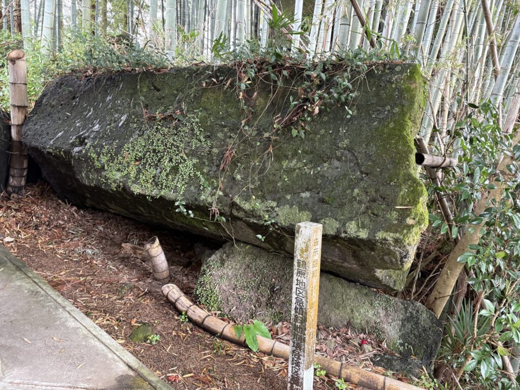 旅　旅行　国内旅行　大分　竹田市　熊本　南小国町　磐座　メンヒル　ドルメン　ストーンサークル　遺跡　神社　寺　満願寺　満願寺温泉　川湯　温泉　露天風呂　柱立神社　鶴原メンヒル　巨石信仰　鳥居龍蔵　考古学　史学　周遊　