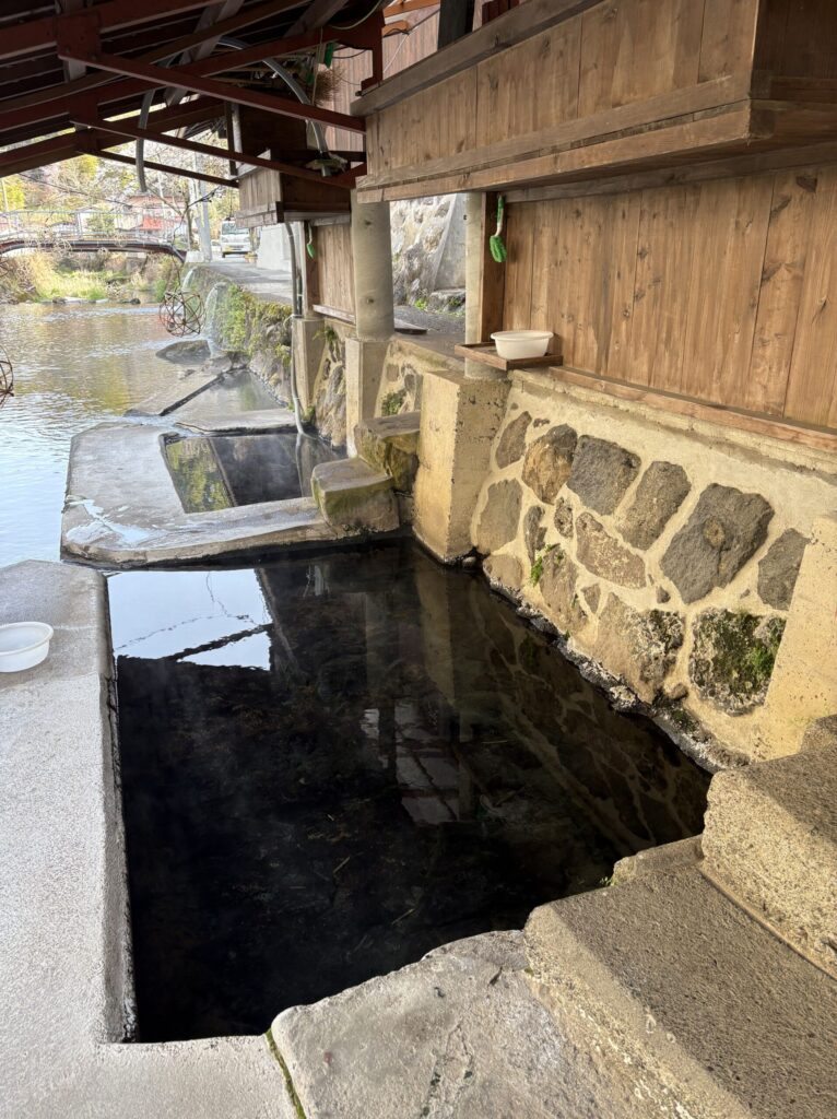 旅　旅行　国内旅行　大分　竹田市　熊本　南小国町　磐座　メンヒル　ドルメン　ストーンサークル　遺跡　神社　寺　満願寺　満願寺温泉　川湯　温泉　露天風呂　柱立神社　鶴原メンヒル　巨石信仰　鳥居龍蔵　考古学　史学　周遊　