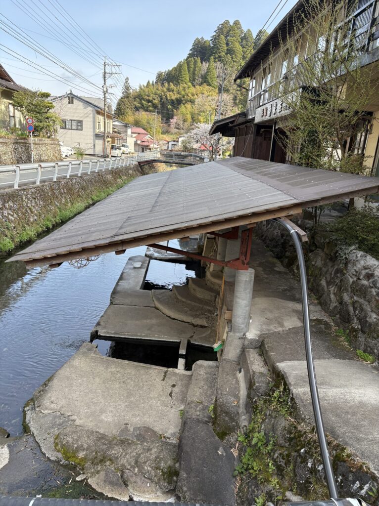 旅　旅行　国内旅行　大分　竹田市　熊本　南小国町　磐座　メンヒル　ドルメン　ストーンサークル　遺跡　神社　寺　満願寺　満願寺温泉　川湯　温泉　露天風呂　柱立神社　鶴原メンヒル　巨石信仰　鳥居龍蔵　考古学　史学　周遊　