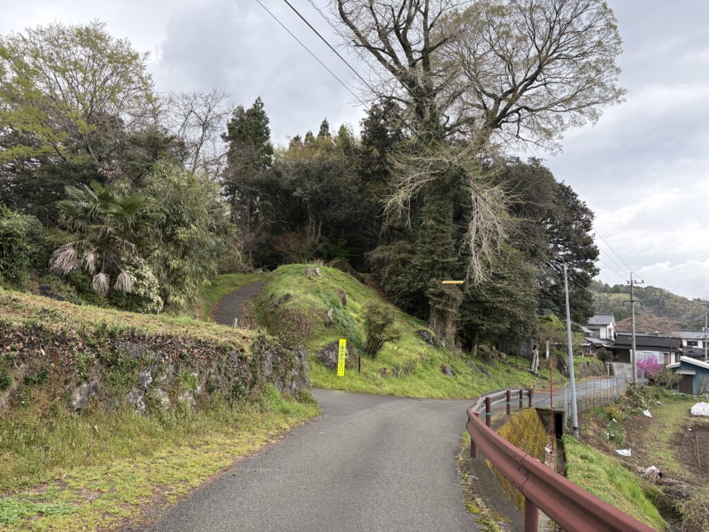 旅　旅行　国内旅行　大分　竹田市　熊本　南小国町　磐座　メンヒル　ドルメン　ストーンサークル　遺跡　神社　寺　満願寺　満願寺温泉　川湯　温泉　露天風呂　柱立神社　鶴原メンヒル　巨石信仰　鳥居龍蔵　考古学　史学　周遊　