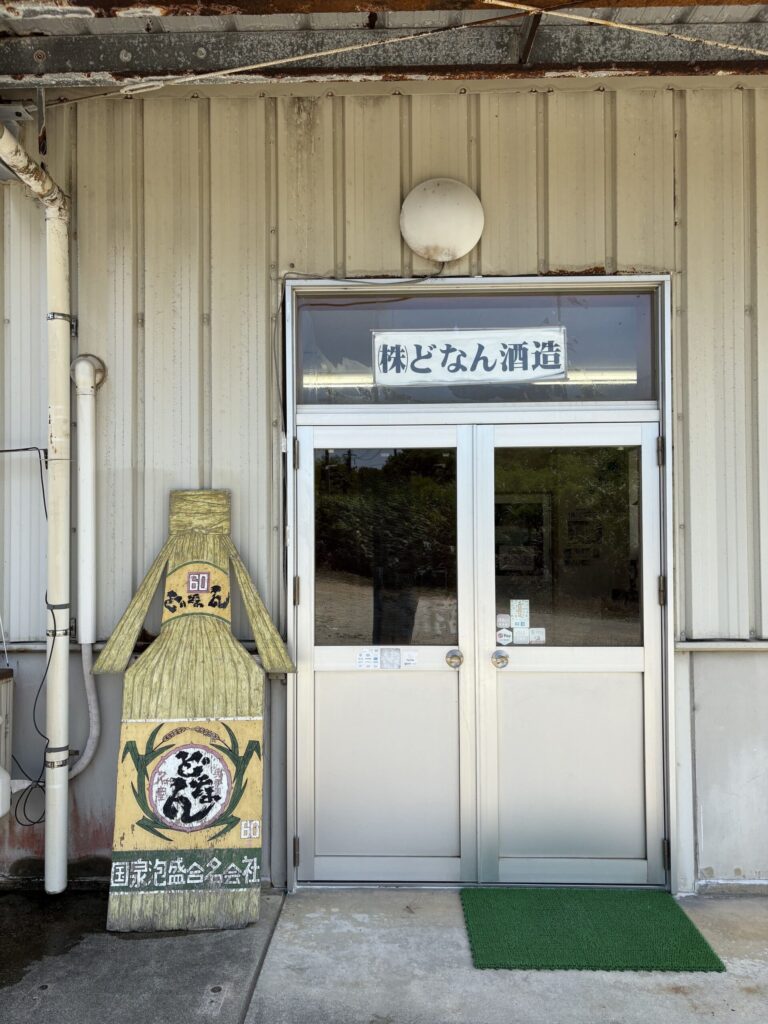 沖縄　八重山　与那国　旅　旅行　祖納　久部良　比川　観光　おすすめ　絶景　ディープ　パワースポット　聖地　御嶽　泡盛　どなん　日本最西端　冒険　探検　放浪　秘境　ビーチ　島　酒造所　ジャングル　クバ　花酒　Drコトー　ティンダバナ　サンニヌ台　立神　サンアイ・イソバ　久部良バリ　東崎　西崎　灯台　与那国馬　固有種　昆虫　生物　国境　台湾　黒潮　自衛隊　基地　カタブル浜　女神　磐座　三女神　岩　　マチリ　トゥニ　ビディリ　ビジュル　砂浜　拝所　崖墓　崖葬墓　ハト　カメ　海底遺跡　古代遺跡　ムー　レムリア　神殿　ストーンサークル　人面石　