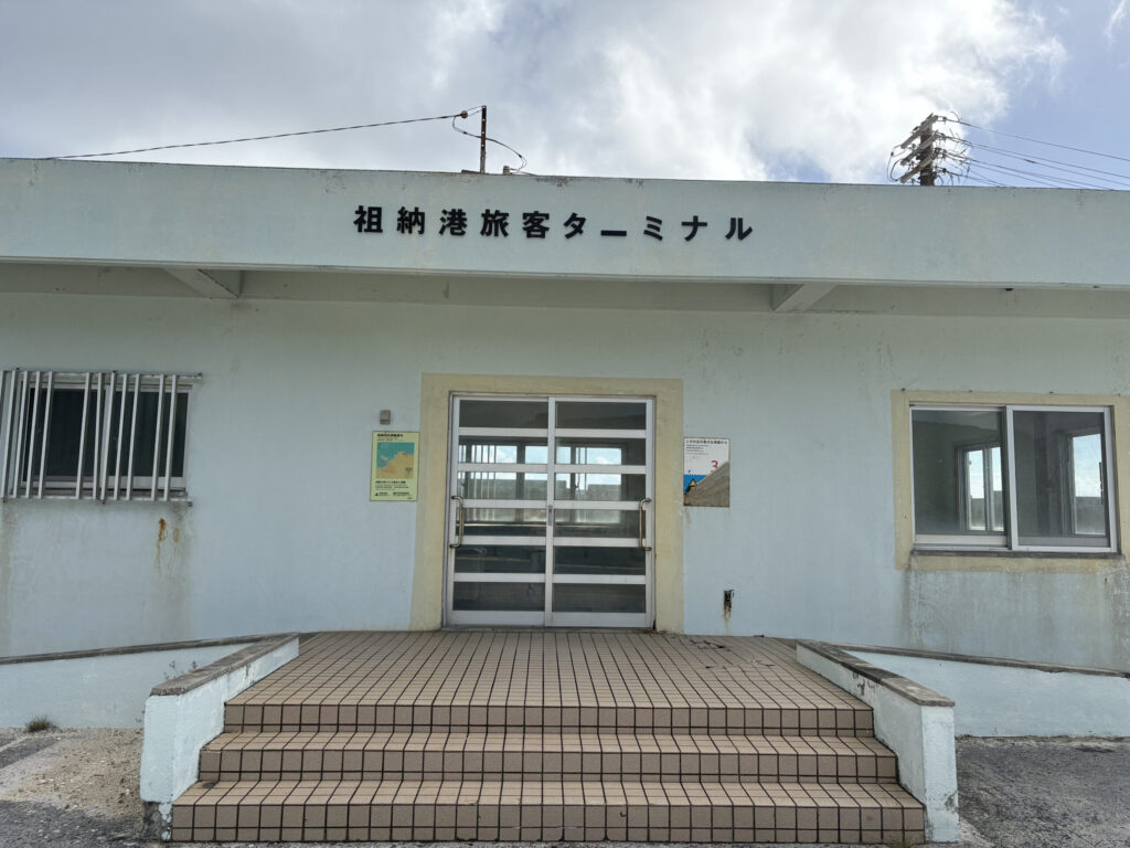 沖縄　八重山　与那国　旅　旅行　祖納　久部良　比川　観光　おすすめ　絶景　ディープ　パワースポット　聖地　御嶽　泡盛　どなん　日本最西端　冒険　探検　放浪　秘境　ビーチ　島　酒造所　ジャングル　クバ　花酒　Drコトー　ティンダバナ　サンニヌ台　立神　サンアイ・イソバ　久部良バリ　東崎　西崎　灯台　与那国馬　固有種　昆虫　生物　国境　台湾　黒潮　自衛隊　基地　カタブル浜　女神　磐座　三女神　岩　　マチリ　トゥニ　ビディリ　ビジュル　砂浜　拝所　崖墓　崖葬墓　ハト　カメ　海底遺跡　古代遺跡　ムー　レムリア　神殿　ストーンサークル　人面石　