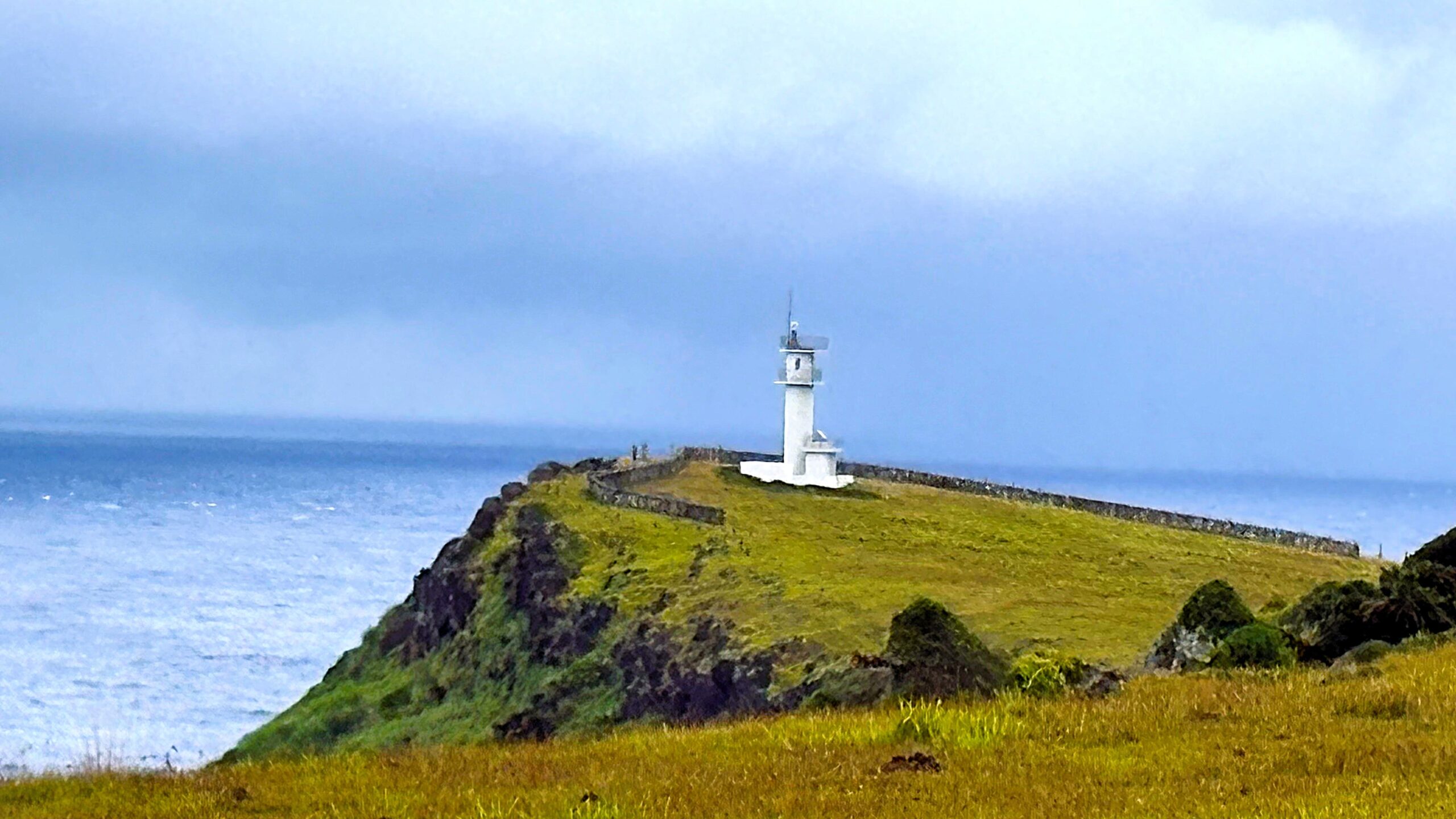 ミミシ,旅、旅行、与那国、与那国島、八重山、沖縄、磐座、岩、拝所、御嶽、知られざる、巨石、文明、巨石文明、失われた、探検、冒険、遺物、遺構、発見、好奇心、山、石造物、顔、蛇、女神、三女神、亀、海神、綿津見、太古、海底遺跡、海、ビーチ、気になる、ハト、鳥、船
