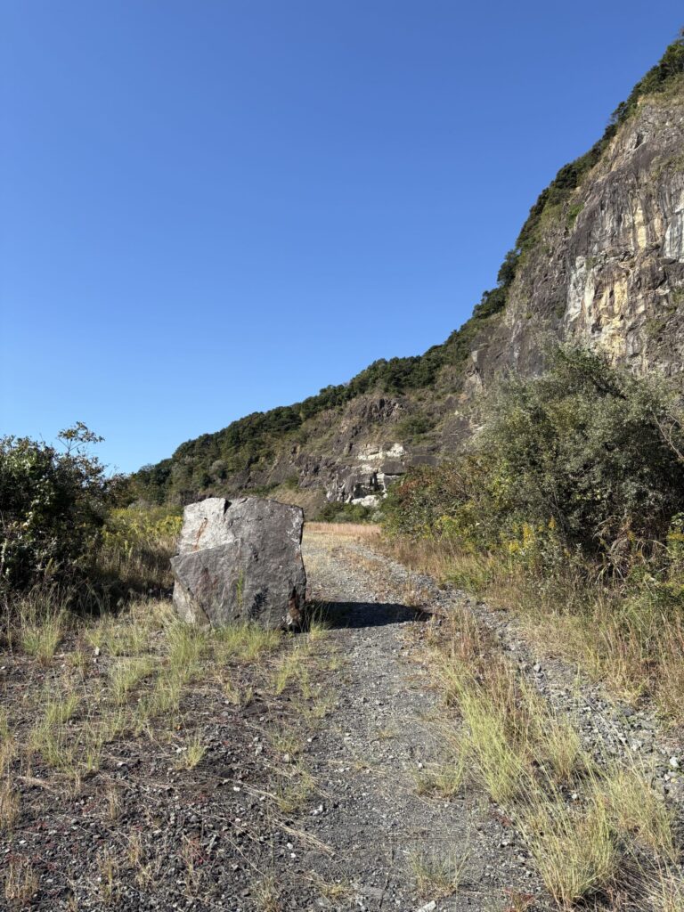 九州　旅　旅行　観光　体験　ツアー　熊本　天草　御所浦島　恐竜　アンモナイト　港　海　化石　地学　刺身　魚　漁港　不知火　探検　冒険　発見　好奇心　磐座　巨石　矢岳　白嶽　ドルメン　巨石　磐座