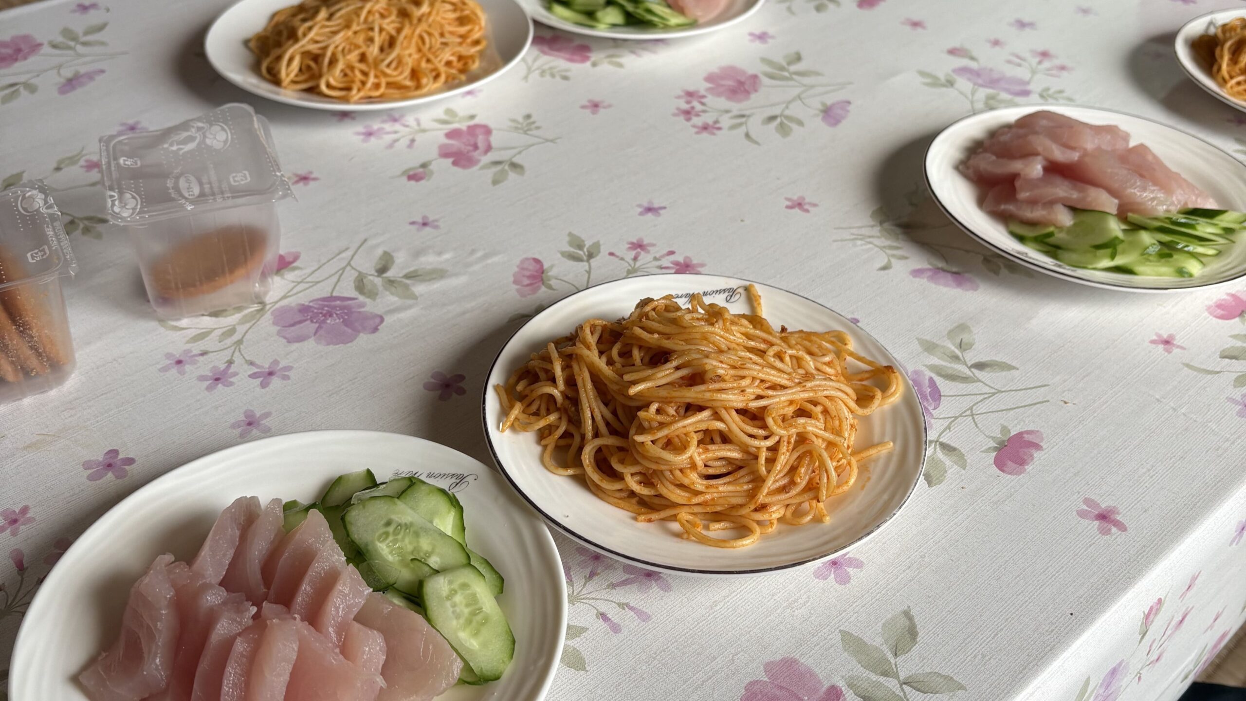 本家　マチリ　準備　食卓　歓迎　