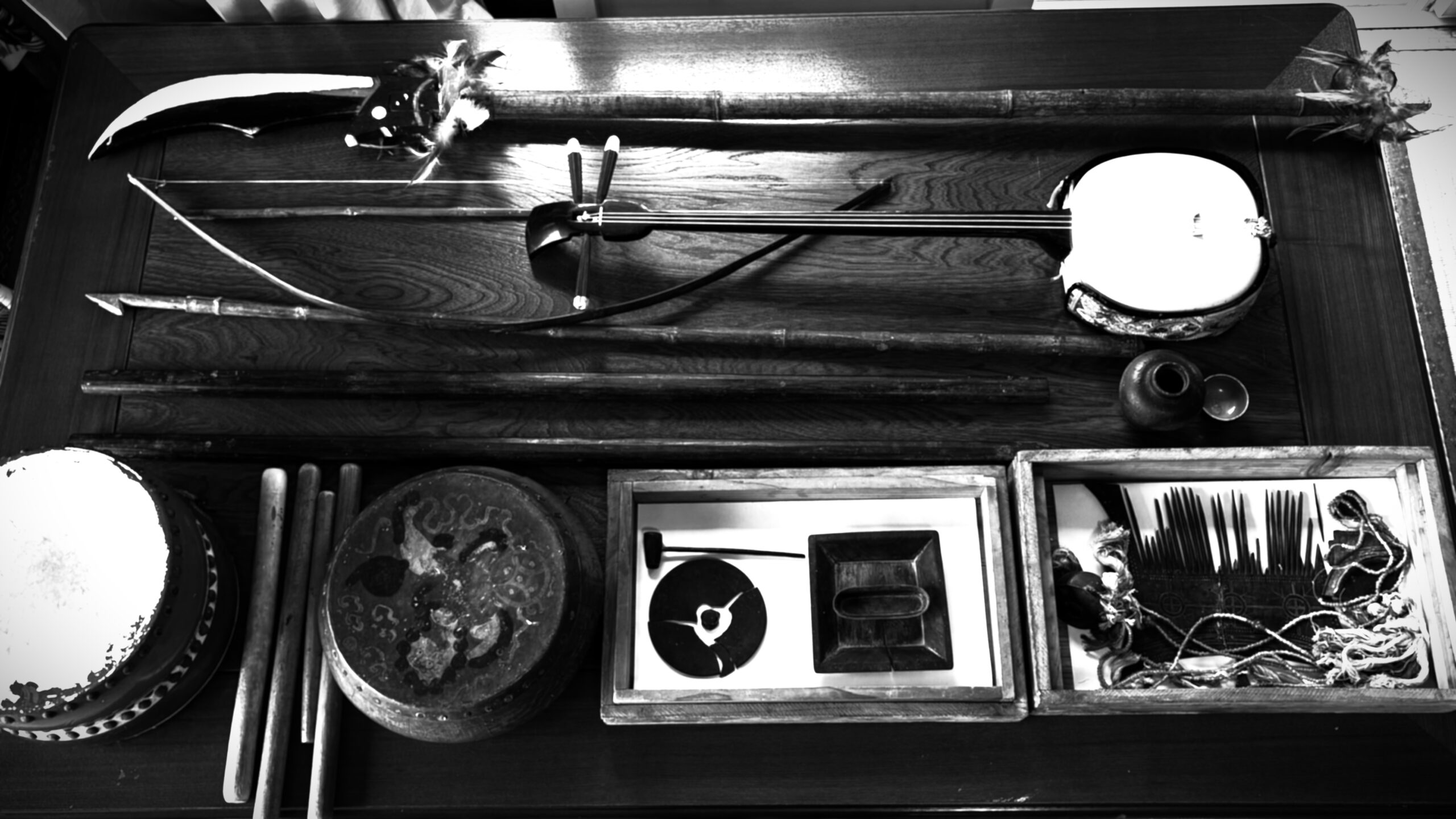 神器　旅 旅行 沖縄 八重山 クバ DANCE tradition okinawa yonaguni 甲子 踊り 太鼓 祭壇 まつり 祭り 宴会 伝統 承継 伝承 親族 一族 集い 家族 社会 ハト　沖縄　与那国島　比川集落　本家　マチリ　拝所　トゥニ　御嶽　１０干　陰陽五行説　庚申 食事 １２支 杯 ワダツミ 海神 トゥニ ビディリ