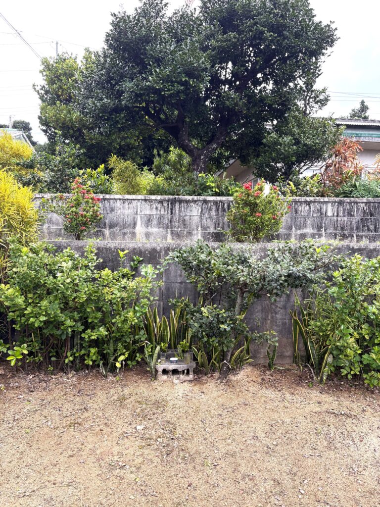 沖縄　与那国島　比川集落　本家　マチリ　拝所　