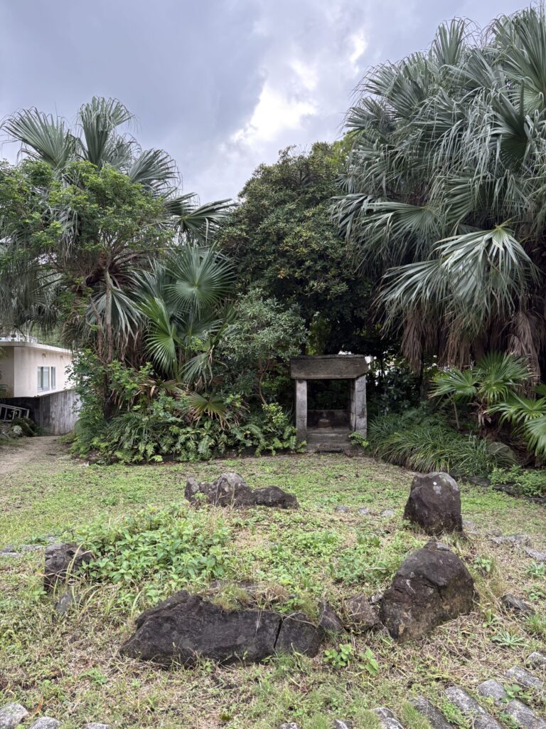 沖縄　与那国島　比川集落　本家　マチリ　拝所　トゥニ　御嶽　１０干　陰陽五行説　庚申