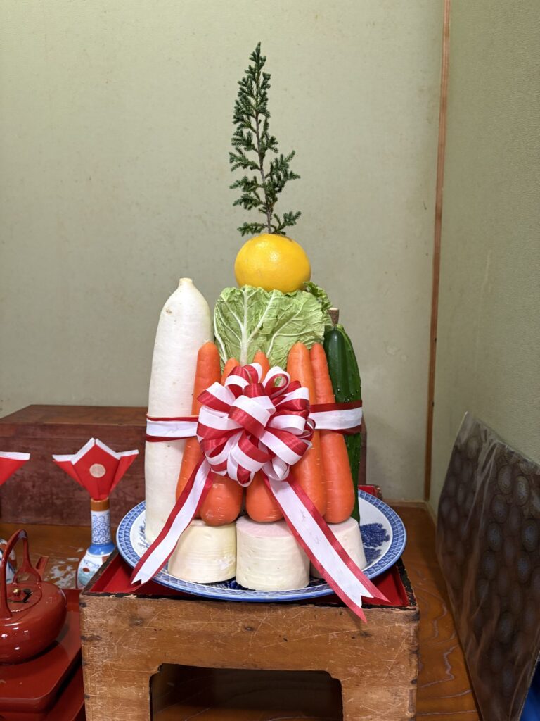 旅 旅行 沖縄 八重山 クバ DANCE tradition okinawa yonaguni 甲子 踊り 太鼓 祭壇 まつり 祭り 宴会 伝統 承継 伝承 親族 一族 集い 家族 社会 ハト 沖縄 与那国島 比川集落 本家 マチリ 拝所 トゥニ 御嶽 10干 陰陽五行説 庚申 食事 12支 杯 ワダツミ 海神 トゥニ ビディリ