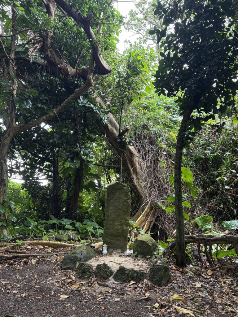 沖縄　与那国島　比川集落　本家　マチリ　拝所　トゥニ　御嶽　１０干　陰陽五行説　庚申