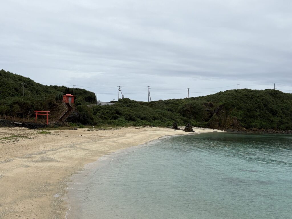 旅 旅行 沖縄 八重山 クバ DANCE tradition okinawa yonaguni 甲子 踊り 太鼓 祭壇 まつり 祭り 宴会 伝統 承継 伝承 親族 一族 集い 家族 社会 ハト 沖縄 与那国島 比川集落 本家 マチリ 拝所 トゥニ 御嶽 10干 陰陽五行説 庚申 食事 12支 杯 ワダツミ 海神 トゥニ ビディリ