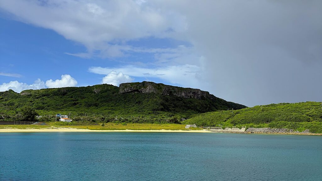 ティンダバナ 旅 旅行 沖縄 八重山 与那国 与那国島 祖納 比川 久部良 ダヌチン岳 久部良水神 にディリ トゥニ 御嶽 拝所 山 岳 シュウダ ヘビ 蛇 磐座 巨石 神 信仰 根 ミミイシ ミミシ どなん 花酒 泡盛 地図 冒険 探検 宝探し 好奇心 祖納 もち