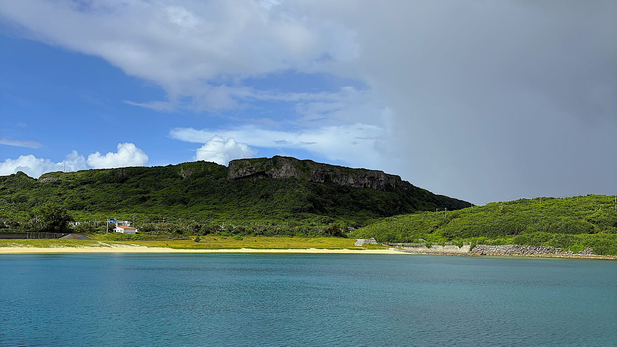 ティンダバナ　旅　旅行　沖縄　八重山　与那国　与那国島　祖納　比川　久部良　ダヌチン岳　久部良水神　にディリ　トゥニ　御嶽　拝所　山　岳　　シュウダ　ヘビ　蛇　磐座　巨石　神　信仰　根　ミミイシ　ミミシ　どなん　花酒　泡盛　地図　冒険　探検　宝探し　好奇心　祖納　もち