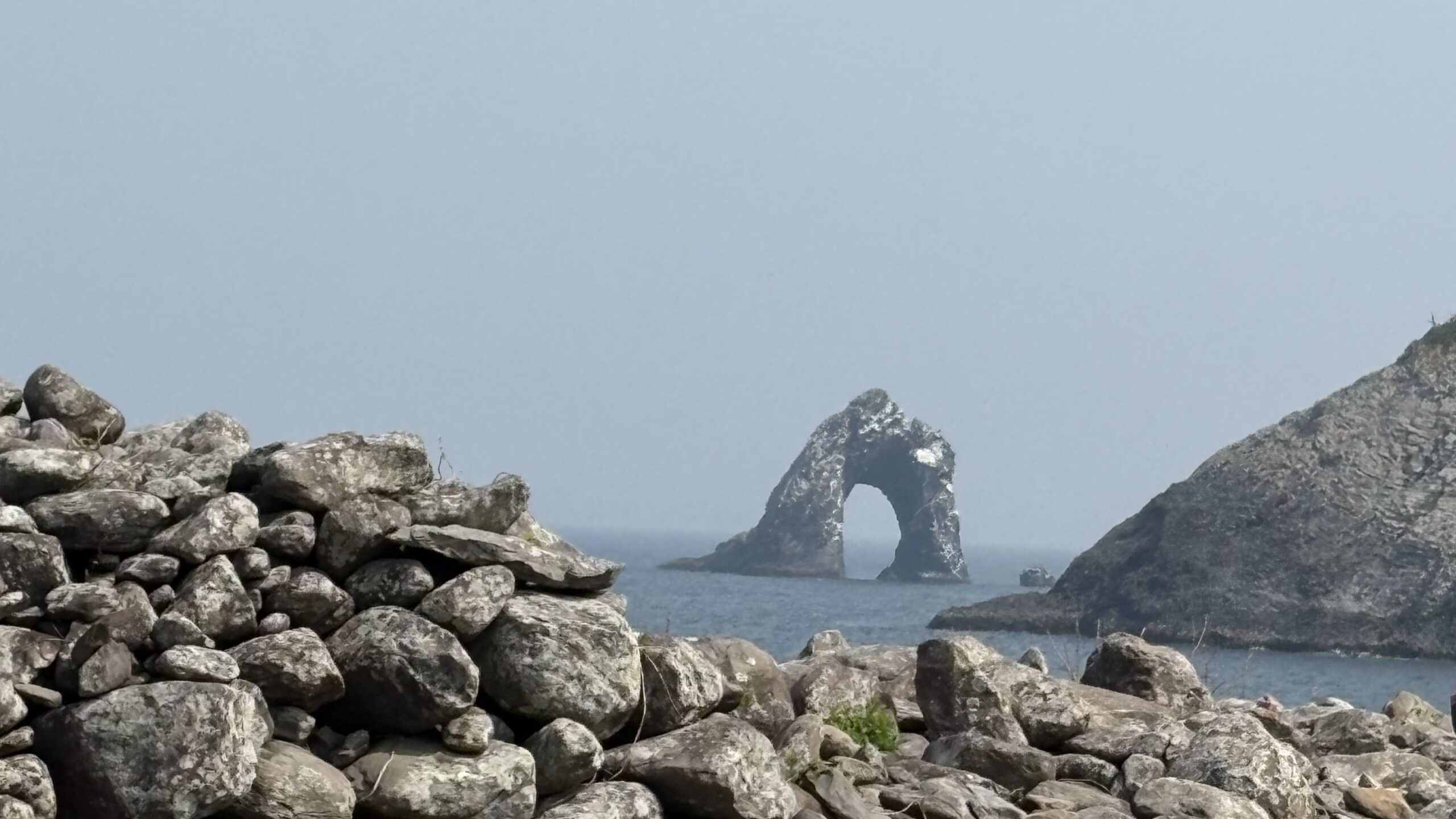相島　鼻栗瀬　めがね岩　積石塚　支石墓　高妻神社　猫島　磐座