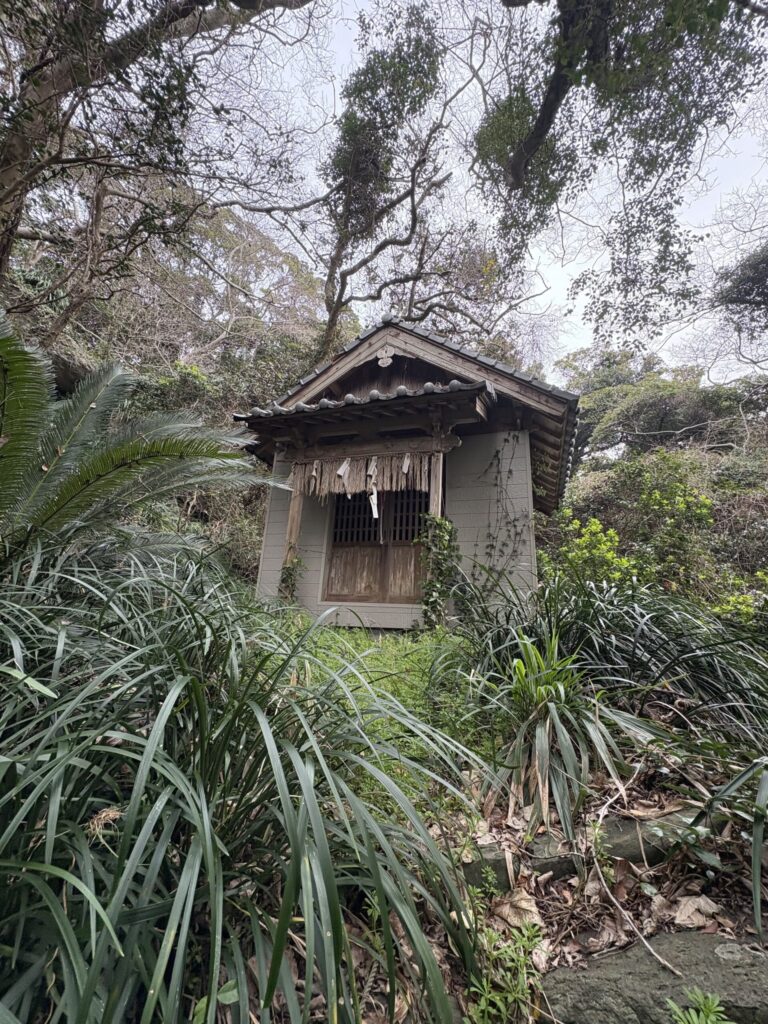 相島　鼻栗瀬　めがね岩　積石塚　支石墓　高妻神社　猫島　磐座