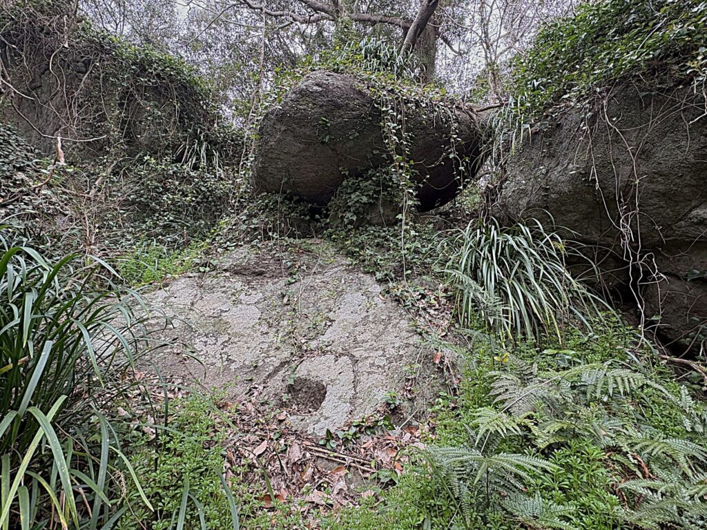 相島　鼻栗瀬　めがね岩　積石塚　支石墓　高妻神社　猫島　磐座